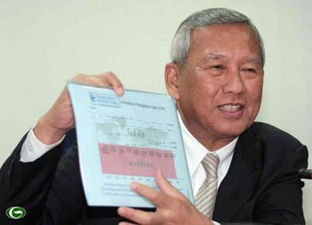 Phó thủ tướng kiêm Bộ trưởng Thương mại Thái Lan Niwattumrong Boonsongpaisan đã được các thành viên còn lại trong nội các chỉ định làm thủ tướng tạm quyền.
